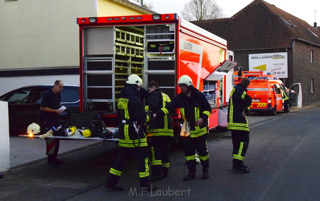 Feuer 2 Vollbrand Reihenhaus Roggendorf Berrischstr P250.JPG - Miklos Laubert